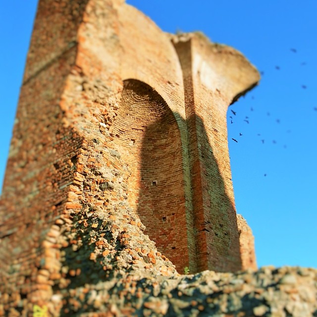 A walk through the ruins between the myth and the history - Calabria Holiday